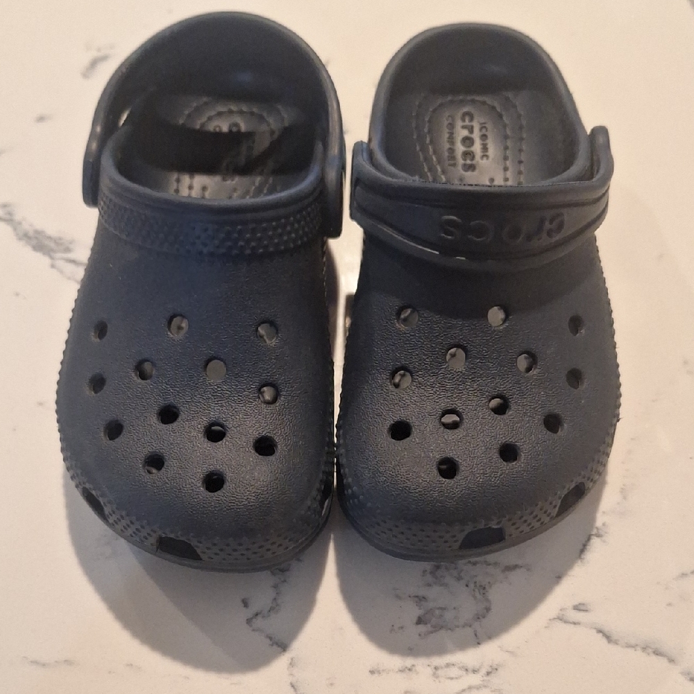 CROCS Kids Navy Water Shoes Size 8